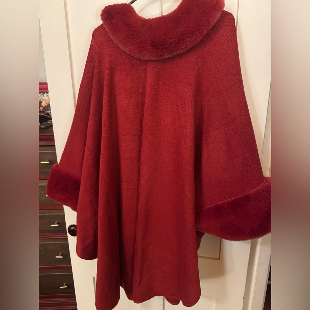 Red Faux Fur Trim Cape/Coat - Picture 5 of 5
